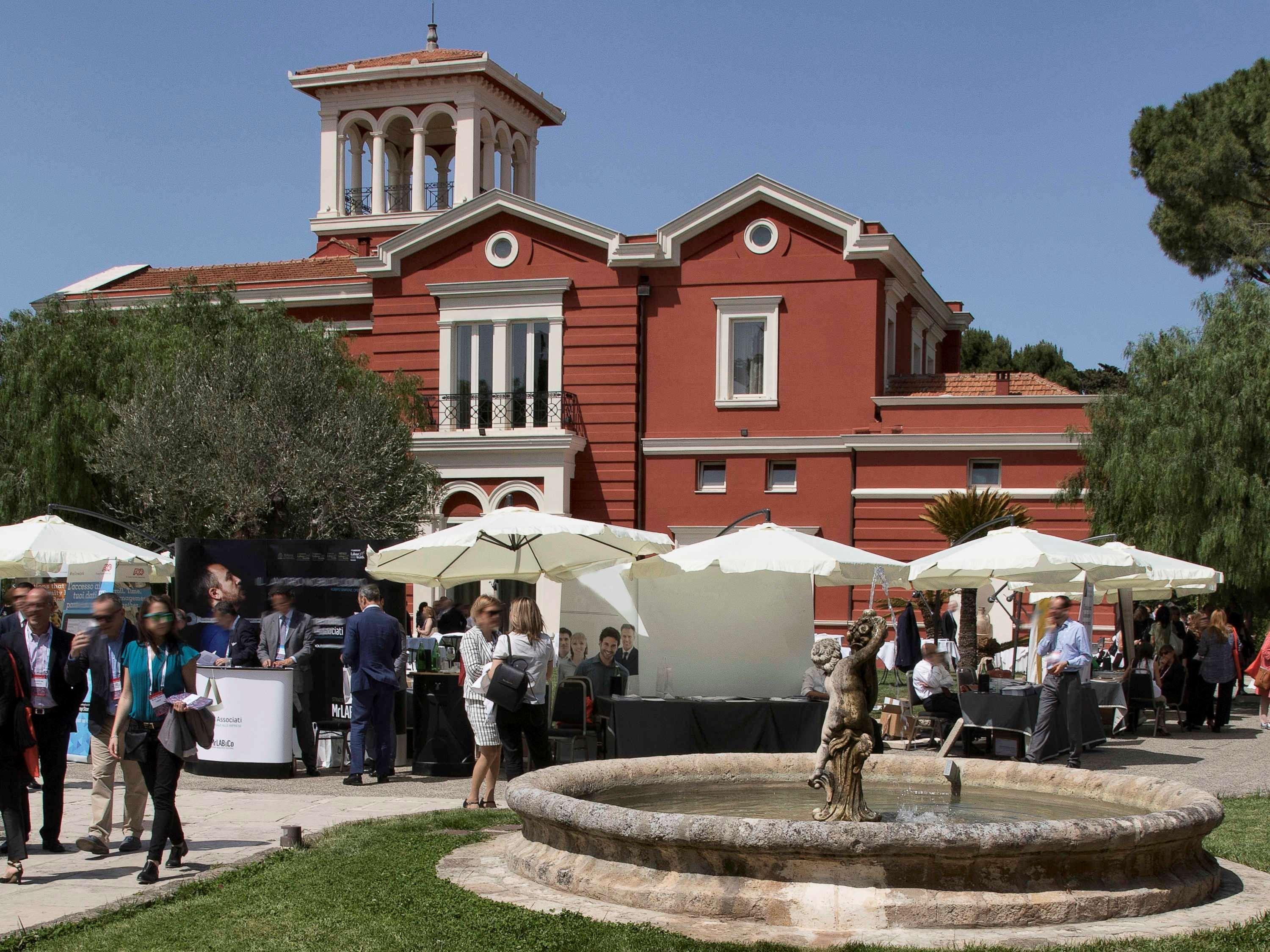 Mercure Villa Romanazzi Carducci Bari Esterno foto